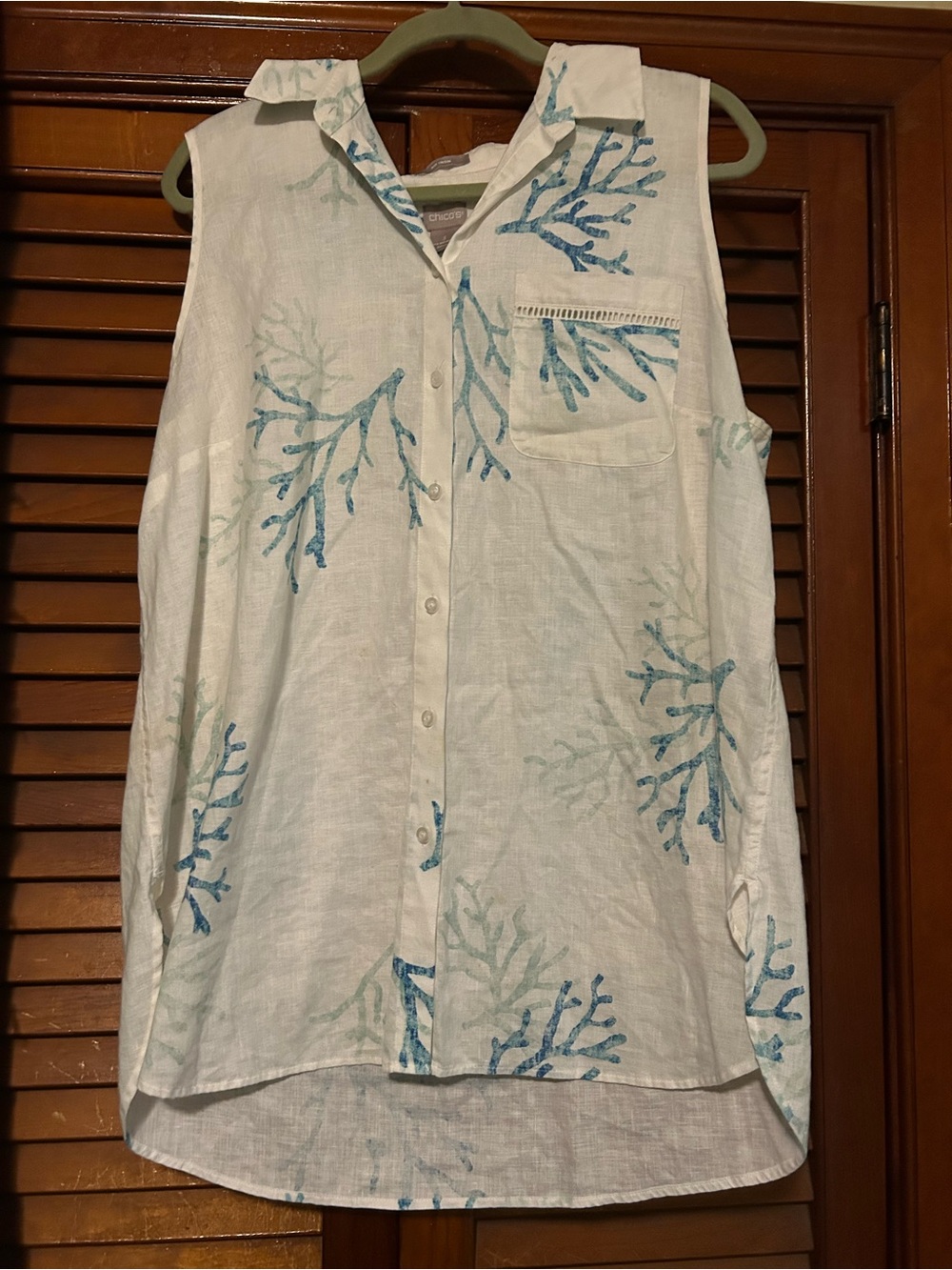 Chico's White Sleeveless Button-Up Top with Teal Print
